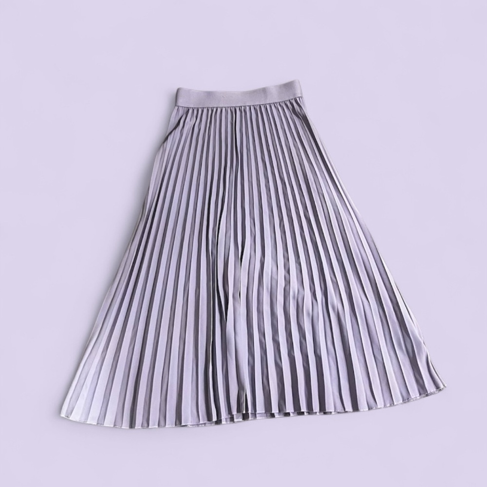 Elegant Gray Pleated Skirt